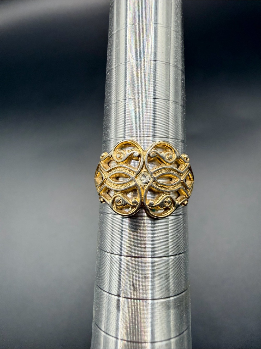 Vintage Signed Avon 1979 Gold Tone Filigree Glistening Touch Ring Costume Size 7 - Picture 2 of 6